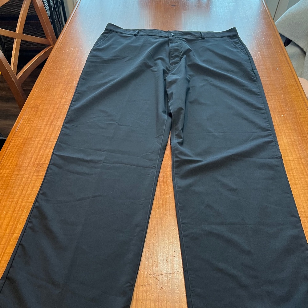 Under Armour Golf Pants Mens Performance Wear Active Wear Pant size 42x32
